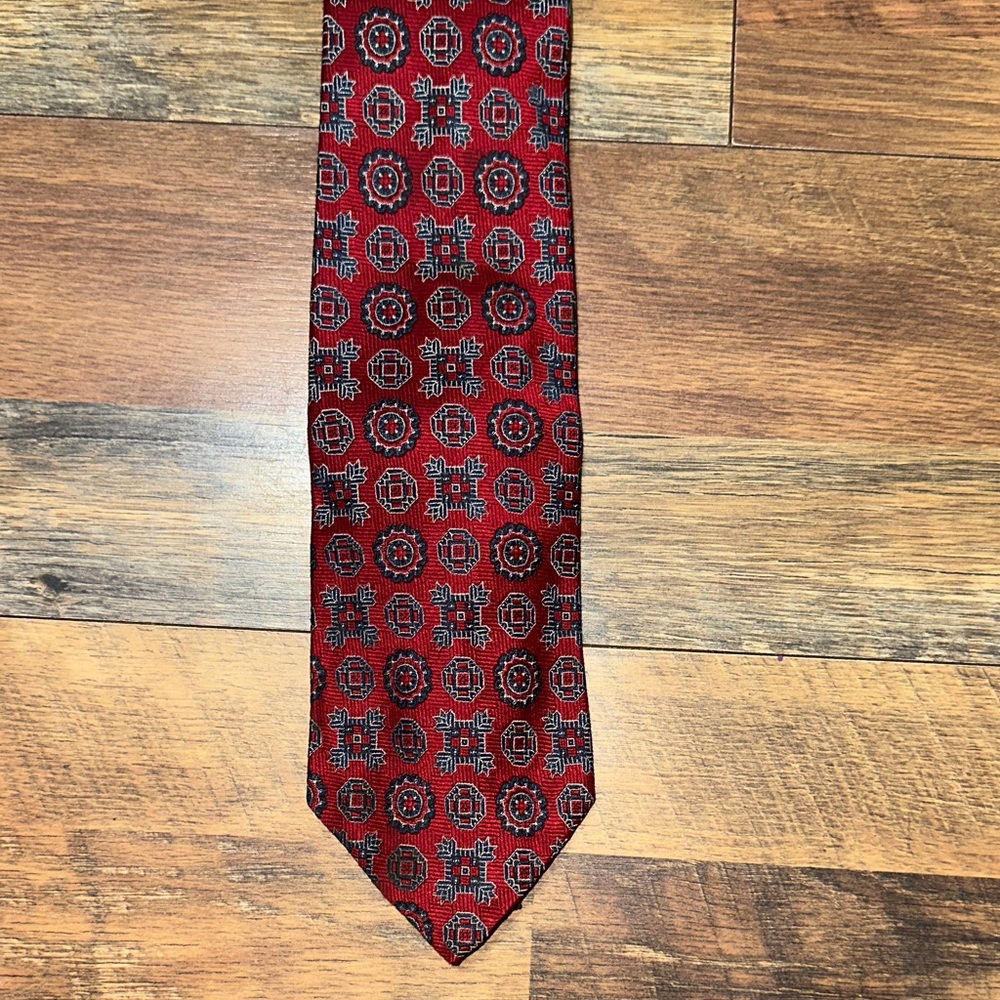 Robert Talbott Red Geometric Medallion Tie